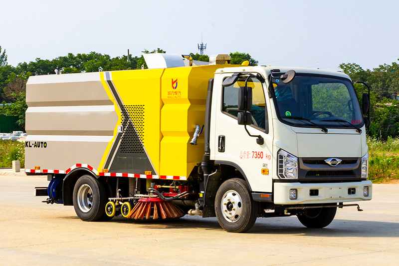 Foton H2 Cleaning Sweeper Truck 2.5 m³ refuse tank, 3 m³ clean water tank