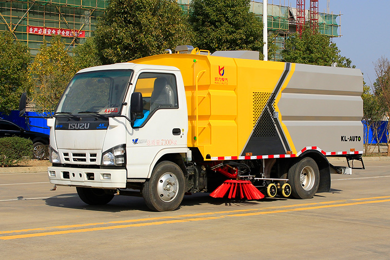 Isuzu Washing and Sweeping Truck 2.5 m³ refuse tank, 3 m³ clean water tank