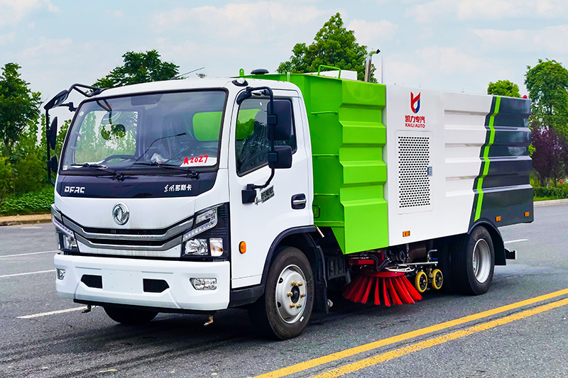 Dongfeng Duolika Washing and Sweeping Truck 5 m³ refuse tank, 4 m³ clean water tank